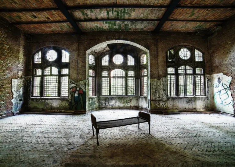 Ravensburger: Lost Places - Frauenpavillion Beelitzer Heilstätten (1000)