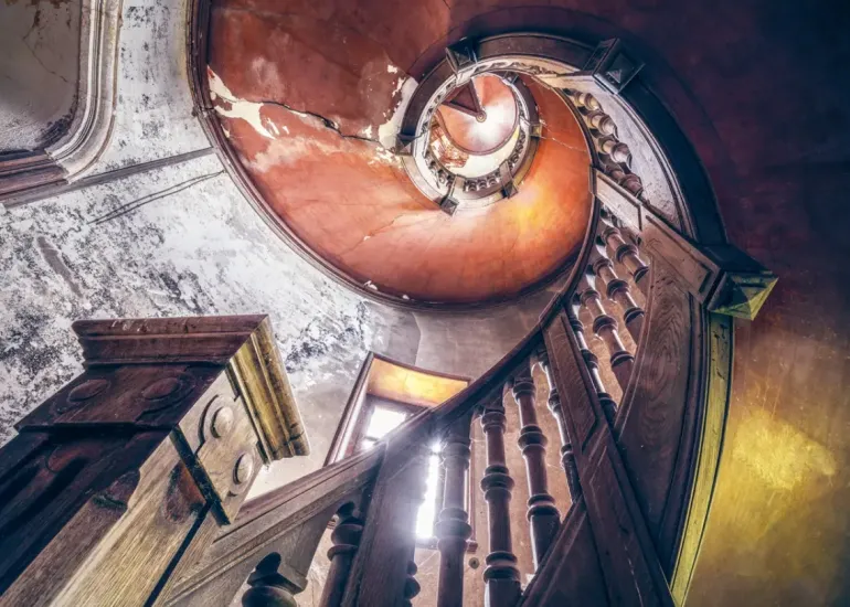 Ravensburger: Lost Places - Oak Spiral, Spiral Staircase (1000)